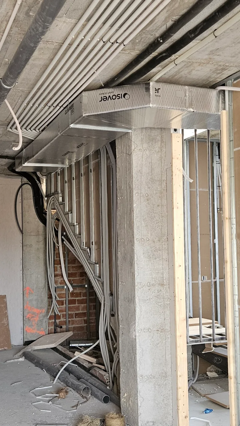 Technical conduits and ductwork during new construction